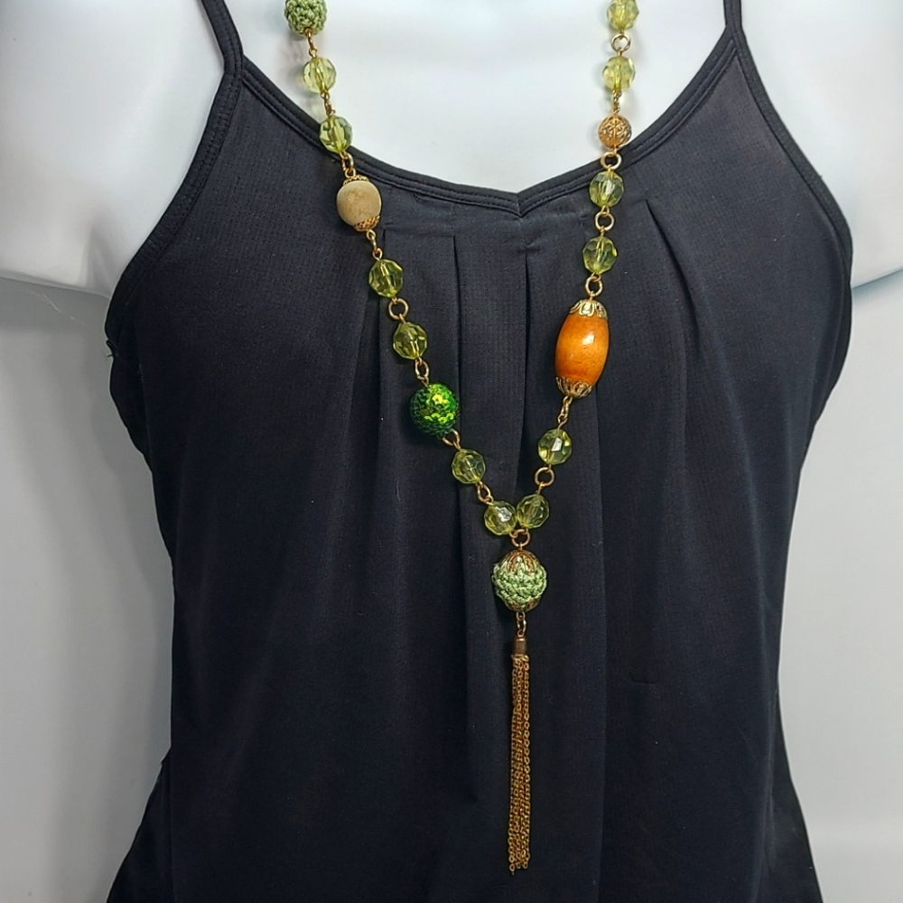 Vintage Gold Tone Tassel Boho Crochet Wood Bead Necklace
